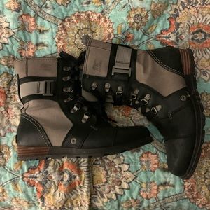 Sorel “Major Carly” boots. EUC.